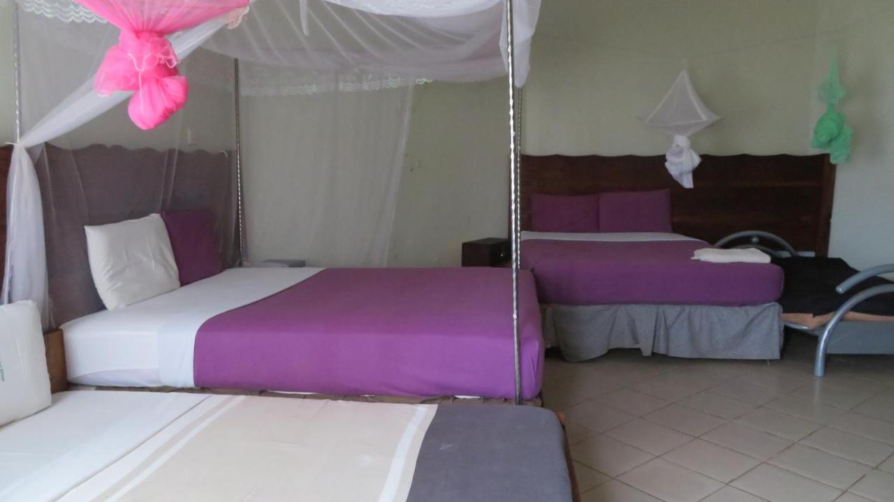 Global Village Hotel Pakwach Dış mekan fotoğraf