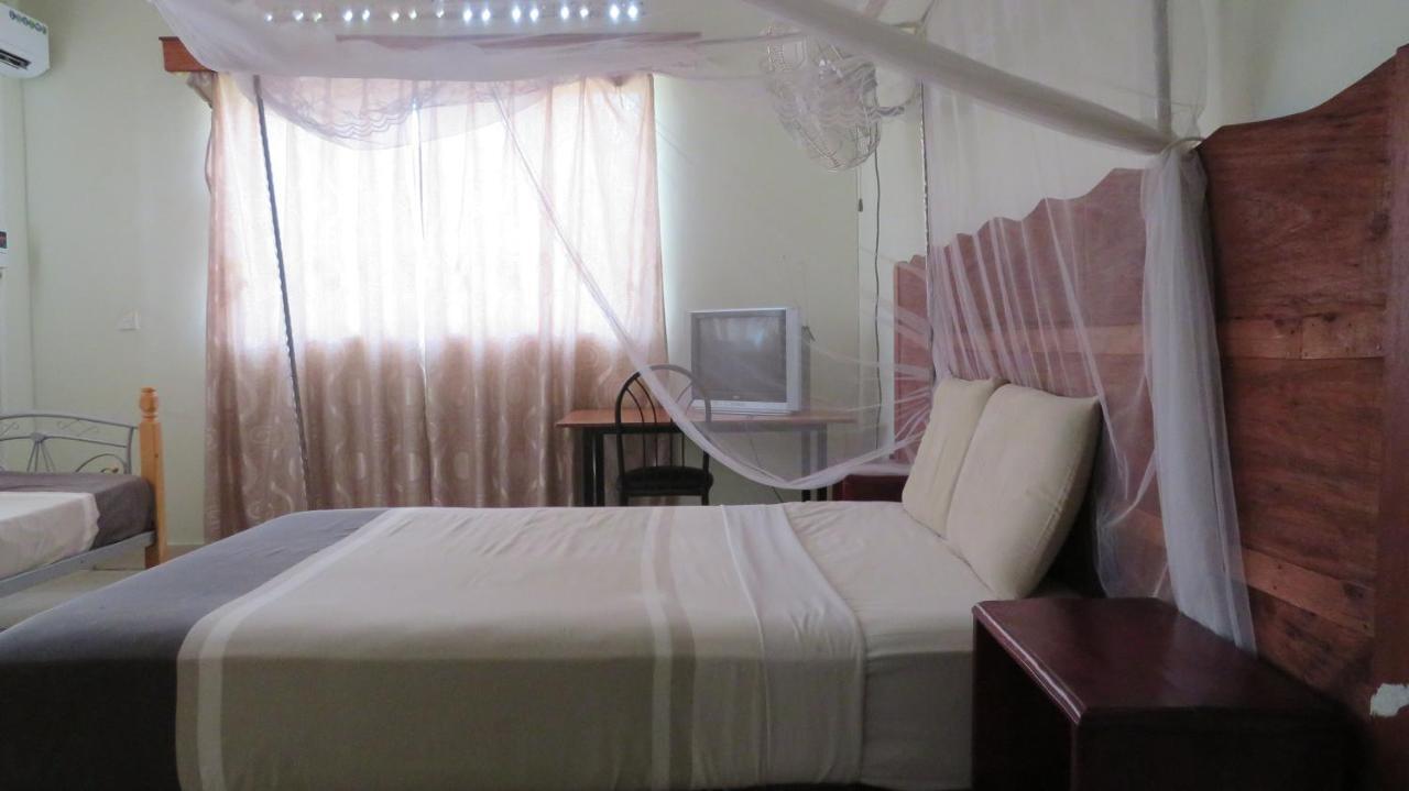Global Village Hotel Pakwach Dış mekan fotoğraf