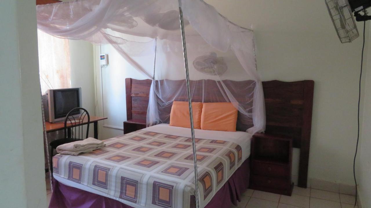 Global Village Hotel Pakwach Dış mekan fotoğraf